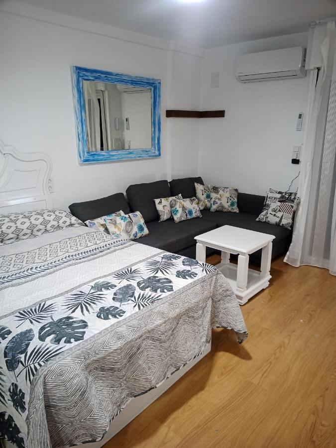 Sweet Home Benalmadena, Estudio Con Vistas Al Mar Y Excelente Conexion Wifi, Para No Fumadores, Con Piscinas, Sea Views, With Swimming Pools, Completely Renovated, Ideal For Older People, Bright With Morning Sun, No Smoking Ruang foto