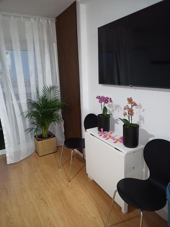Sweet Home Benalmadena, Estudio Con Vistas Al Mar Y Excelente Conexion Wifi, Para No Fumadores, Con Piscinas, Sea Views, With Swimming Pools, Completely Renovated, Ideal For Older People, Bright With Morning Sun, No Smoking Bagian luar foto